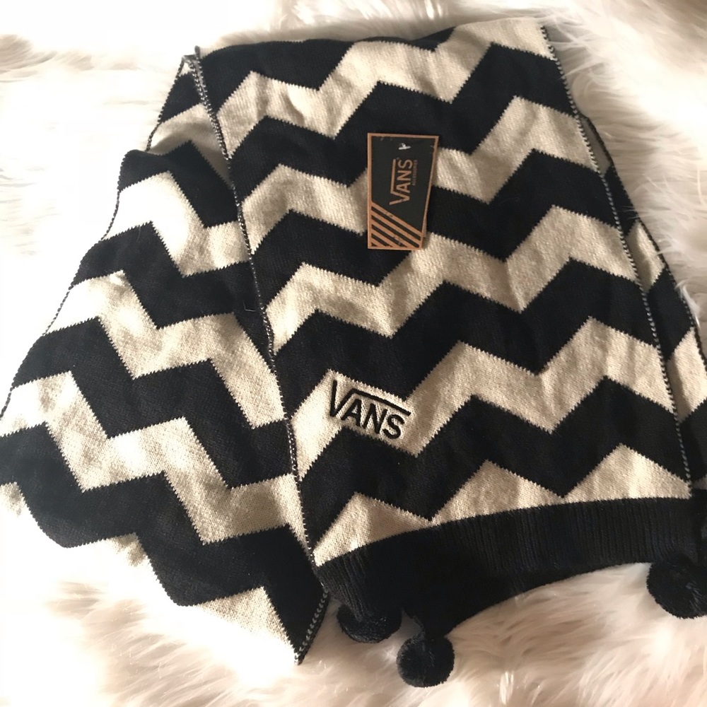NWT Vans Zig Zag Scarf